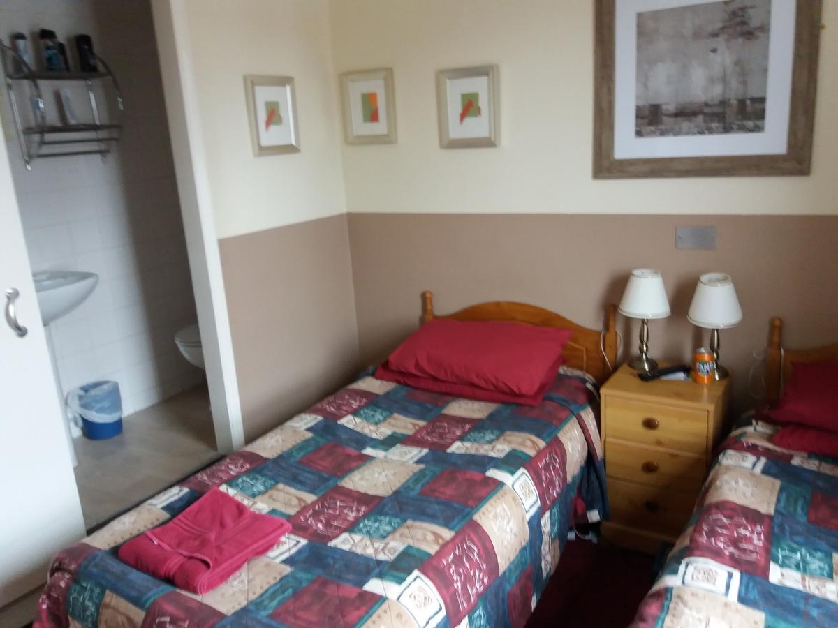 Bed and Breakfast The Crouch Oak Addlestone Exteriér fotografie